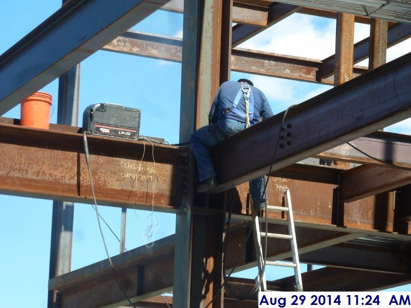 Welding moment connections at Derrick -8 (4th Floor) Facing North (800x600)